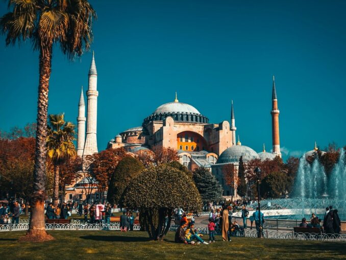 Айя-София в Стамбуле, фото @Raimond Klavins/pexels.com Айя-София - в Стамбул в ноябре стоит ехать