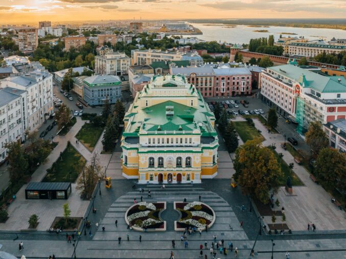 Закат в Нижнем Новгороде в октябре Температура воздуха в Нижнем Новгороде в начале октября достигает +15 градусов Цельсия