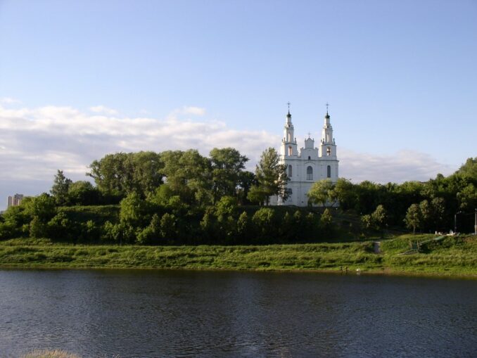 Софийский собор в Полоцке, Беларусь, фото @Alex Zelenko/Wikimedia Commons Софийский собор в Полоцке - одна из главных достопримечательностей Беларуси