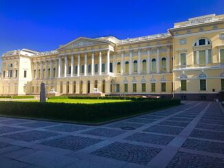 Михайловский дворец, главный корпус Русского музея в СПб, нужно обязательно посетить туристу