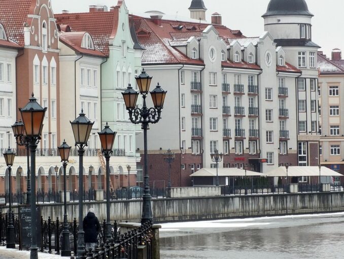 Калининград в январе часто наблюдает пасмурную погоду, фото @steveMClion/Pixabay.com Рыбная деревня - под Новый год в Калининграде стоит нехолодная, но пасмурная погода