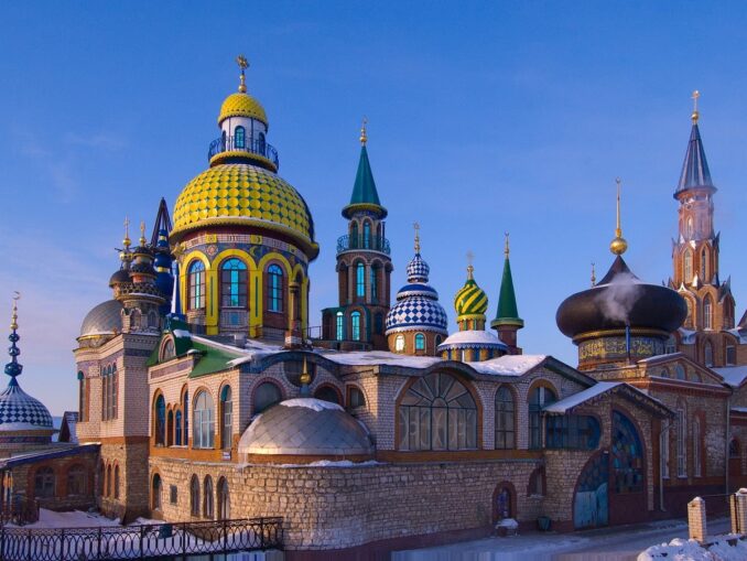 Храм всех религий в Казани зимой, фото @Maarten/Wikimedia Commons Храм всех религий - в новогодние каникулы в Казани нужно одеваться тепло