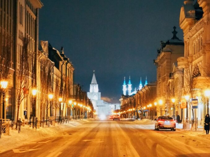 Вид на Кремль зимой, фото unsplash.com/@Irina Shishkina В январе в Казани нужно одеваться очень тепло: в пуховики и полушубки