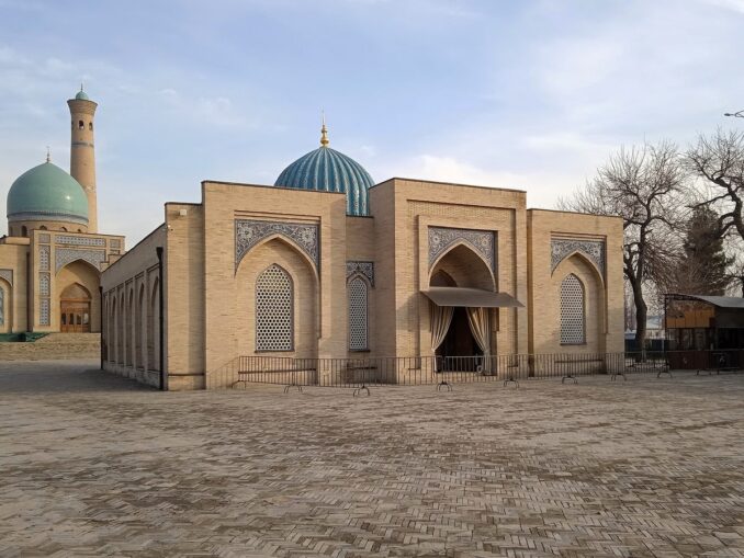 Комплекс Хазрати Имам в Ташкенте, фото @St. Christofor/Wikimedia Commons Хазрати Имам в Ташкенте в январе нужно посмотреть в первую очередь