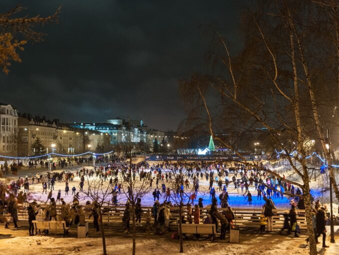 Каток в Казани, фото @Alexey/Wikimedia Commons В новогодние каникулы в Казани можно покататься на коньках