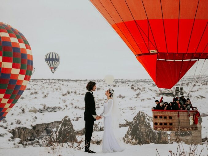 Свадьба в зимней Каппадокии, фото unsplash.com/@Kayra Sercan Стоит ли ехать в Каппадокию зимой - например, для свадьбы?