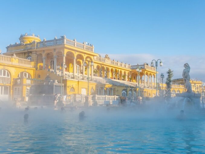 Купальни Сечени в Будапеште, фото unsplash.com/@Sarah Sheedy Даже зимой можно посещать купальни Сечени