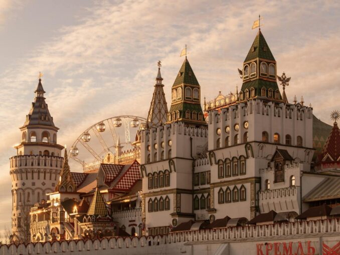 Измайловский Кремль в Москве, фото unsplash.com/@Igor Dernovoy Измайловский Кремль в Москве нужно увидеть в любое время года