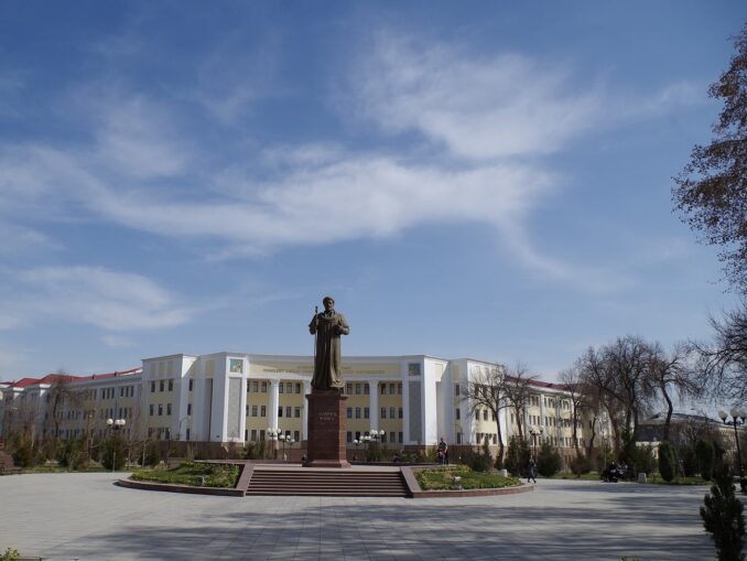 Ташкент в марте, фото @Artemev Nikolay/Wikimedia Commons В марте в Ташкенте можно одеваться в практически летнюю одежду