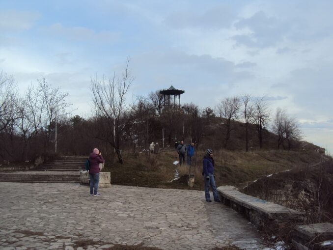 Пятигорск мартовский, фото @Kemal KOZBAEV/Wikimedia Commons В Пятигорске в марте нужно одеваться в многослойную одежду