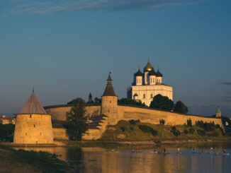 Как быстро добраться из Москвы до Пскова на машине?