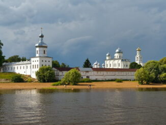 Юрьевский монастырь нужно посмотреть в Великом Новгороде обязательно
