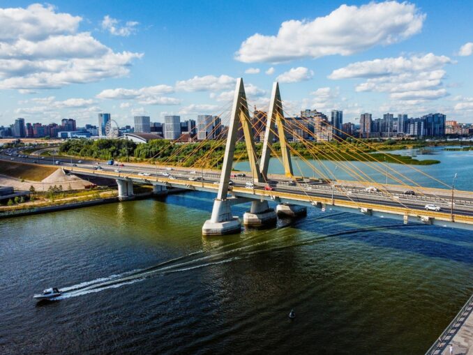 Мост через Казанку - в августе в Казани хорошо отдыхать и посещать экскурсии
