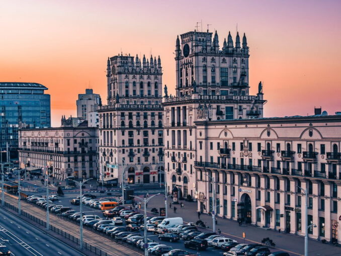 «Ворота Минска», фото @Siarhei Nester/pexels.com «Ворота Минска» - в сентябре в Минске можно посмотреть много интересного благо нежарко