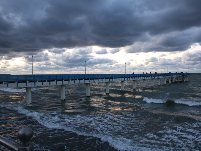 Пирс Зеленоградска, фото @Sea-angel22/Wikimedia Commons/CC BY-SA 4.0 Пирс - в Зеленоградске в октябре можно купаться только самым закаленным