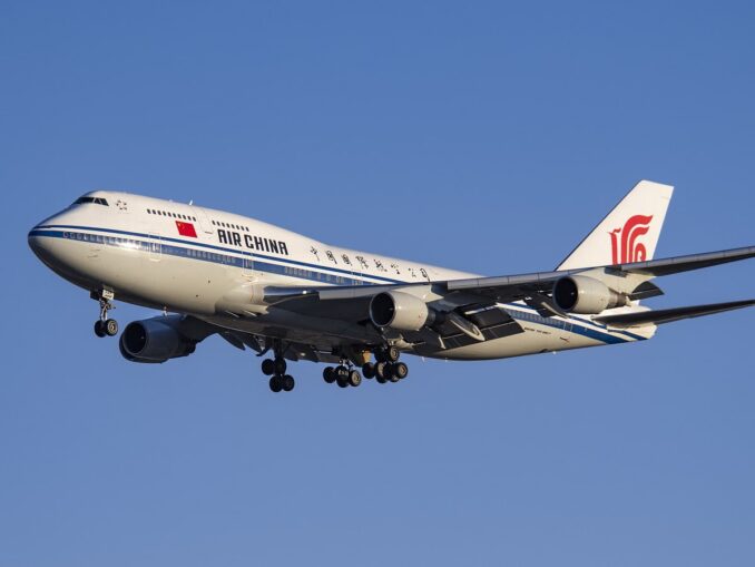Самолет Air China, фото @N509FZ/Wikimedia Commons Самолет Air China - перелет - самый быстрый способ добраться из Пекина до Шанхая